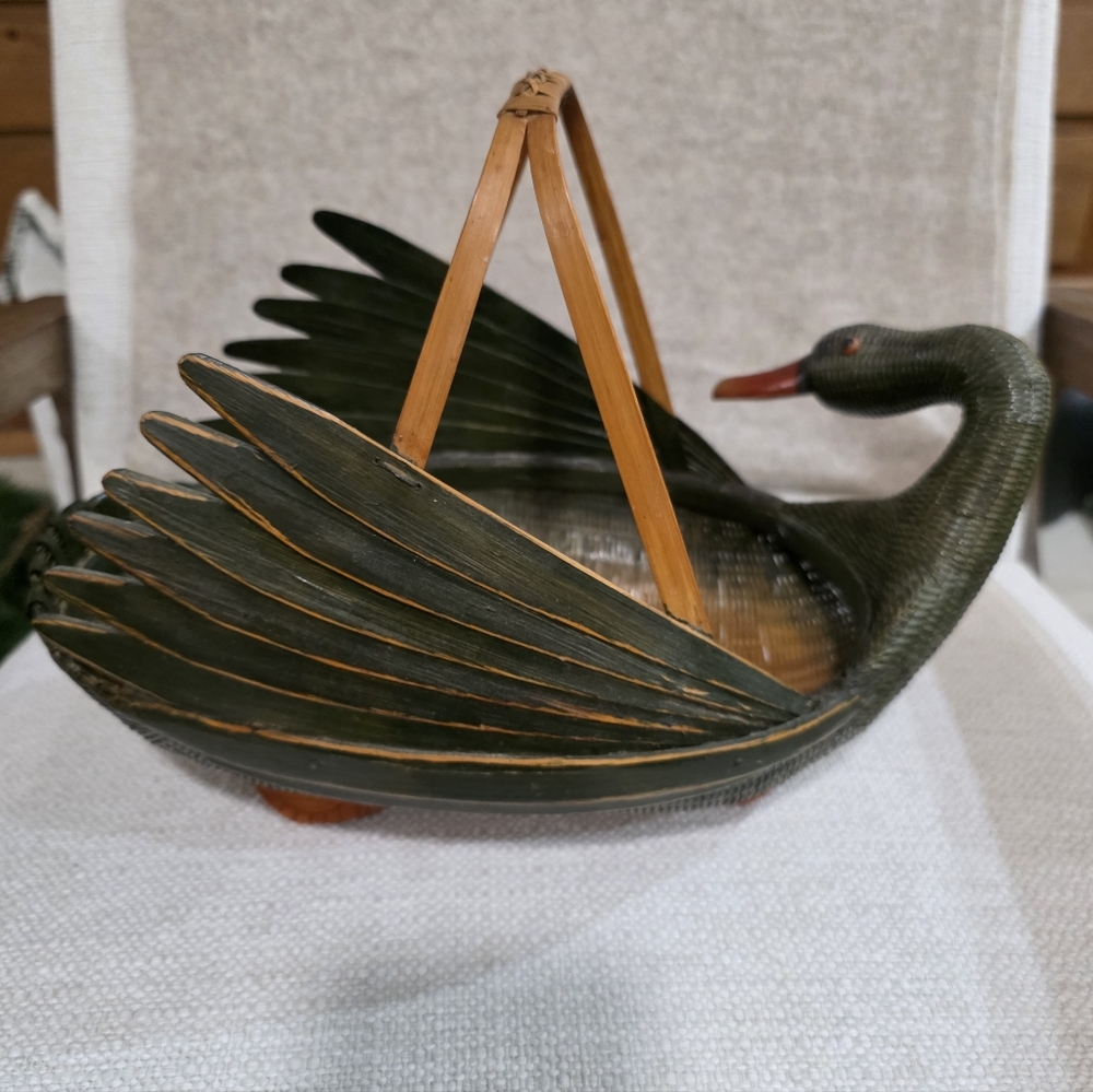 Vintage Zheijiang Wicker Green Duck Basket - Picture 2 of 9